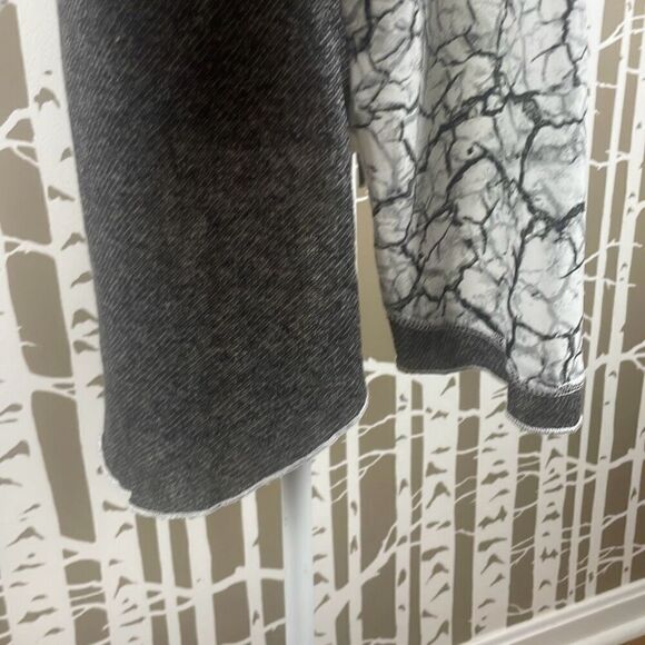 Cha Cha Vente Mixed Media Split Hem Top 1X - Picture 4 of 12